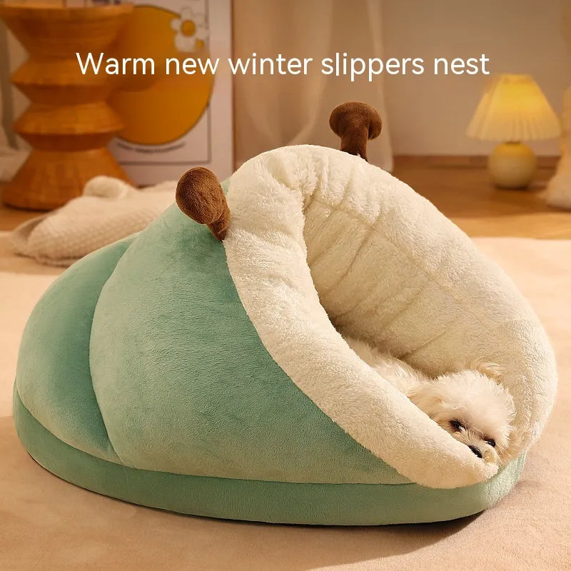 Cozy Pet Bed for Winter – Soft Cat and Dog Nest in Small Slipper Design