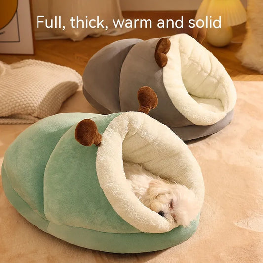 Cozy Pet Bed for Winter – Soft Cat and Dog Nest in Small Slipper Design